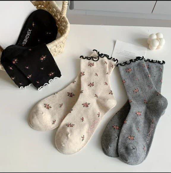 جوراب پینترستی گل گلی لب فری