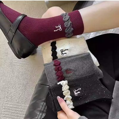 جوراب طرح پاپیون